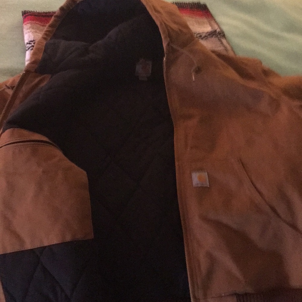 NWOT large carhartt. With hood